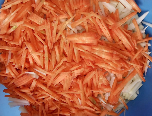gazor-vegitable (গাজরের সবজি রান্নার জন্য প্রস্তুত করা হয়েছে)